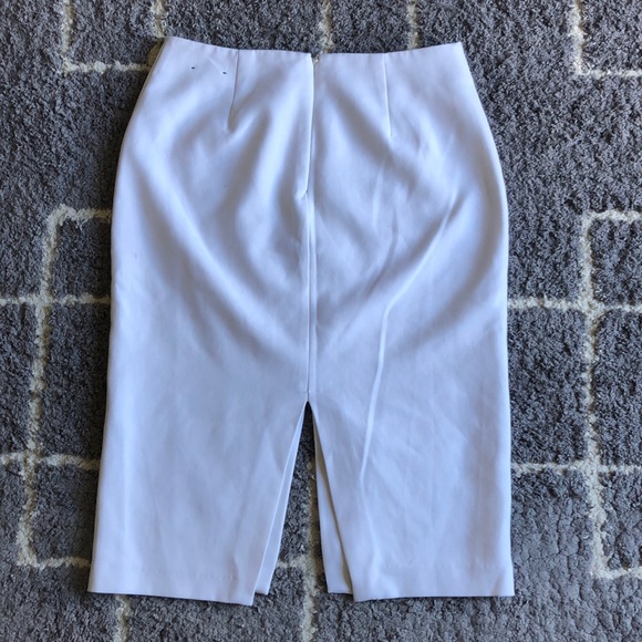 White Banana Republic pencil skirt - Picture 2 of 3